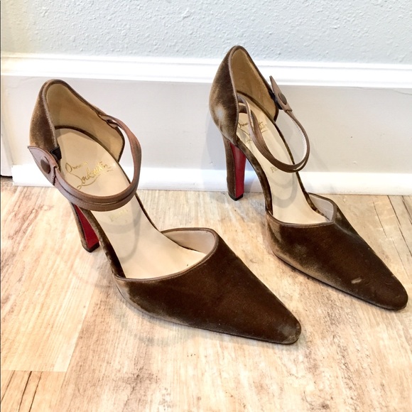 Vintage louboutin pumps Clearance